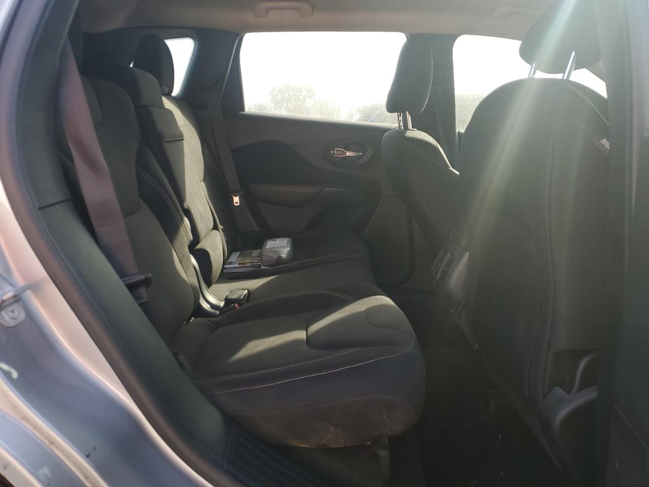 2015 Jeep Cherokee Latitude VIN: 1C4PJMCB1FW715343 Lot: 91993955