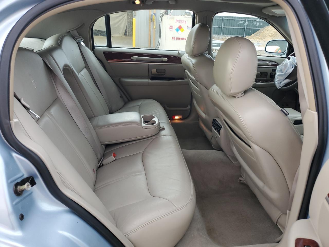 2005 Lincoln Town Car Signature Limited VIN: 1LNHM82W85Y644275 Lot: 93139035