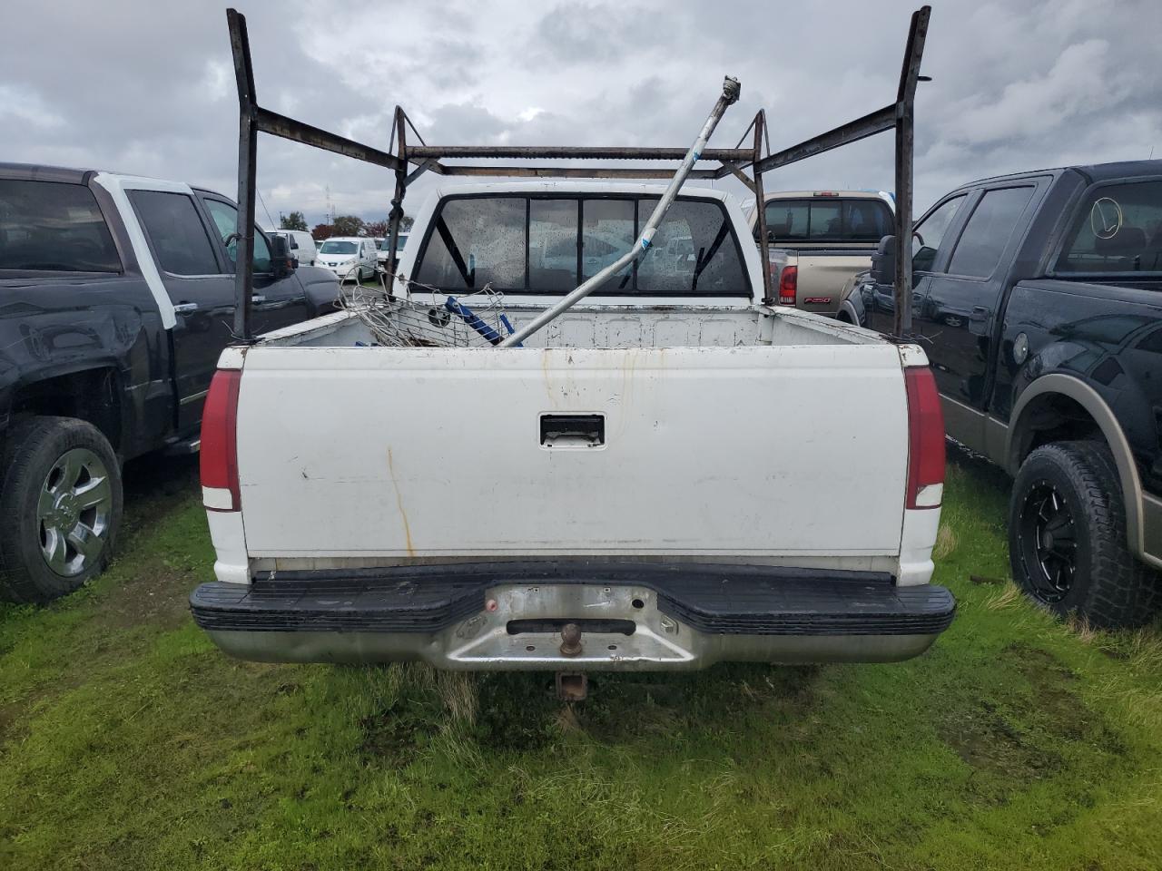 1990 Chevrolet Gmt-400 C2500 VIN: 2GCFC29K4L1174275 Lot: 91733965