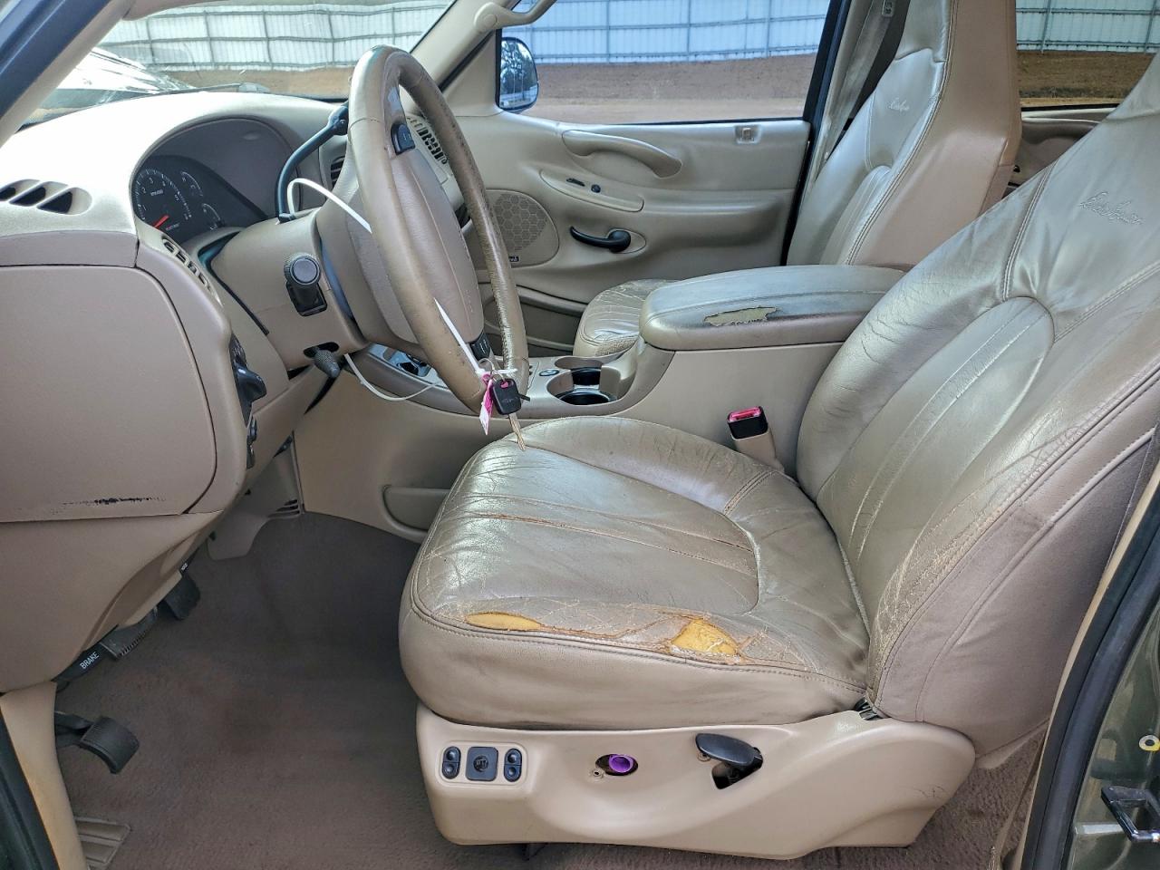 2000 Ford Expedition Eddie Bauer VIN: 1FMEU17L4YLB58170 Lot: 93979935