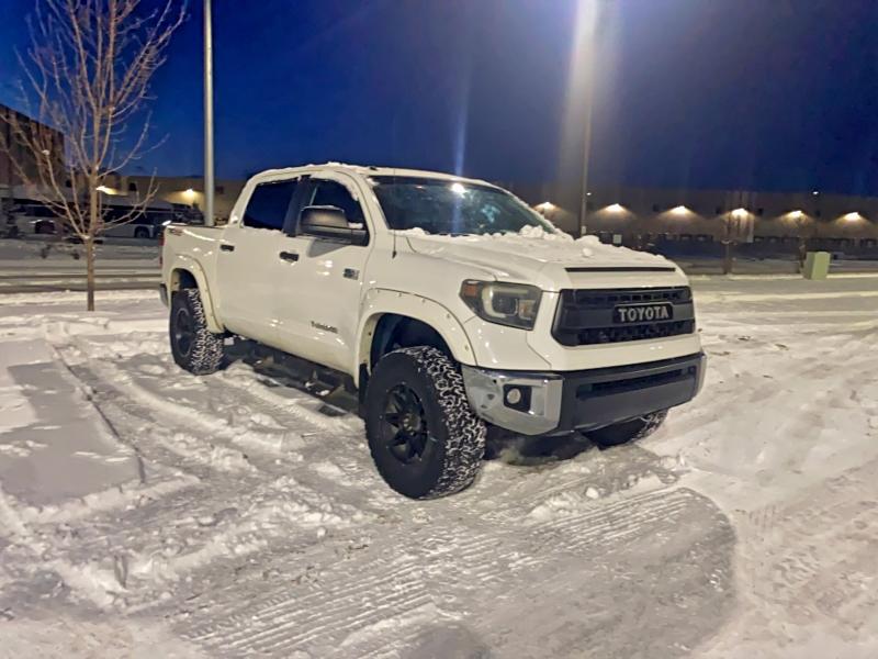 2016 TOYOTA TUNDRA CREWMAX SR5  