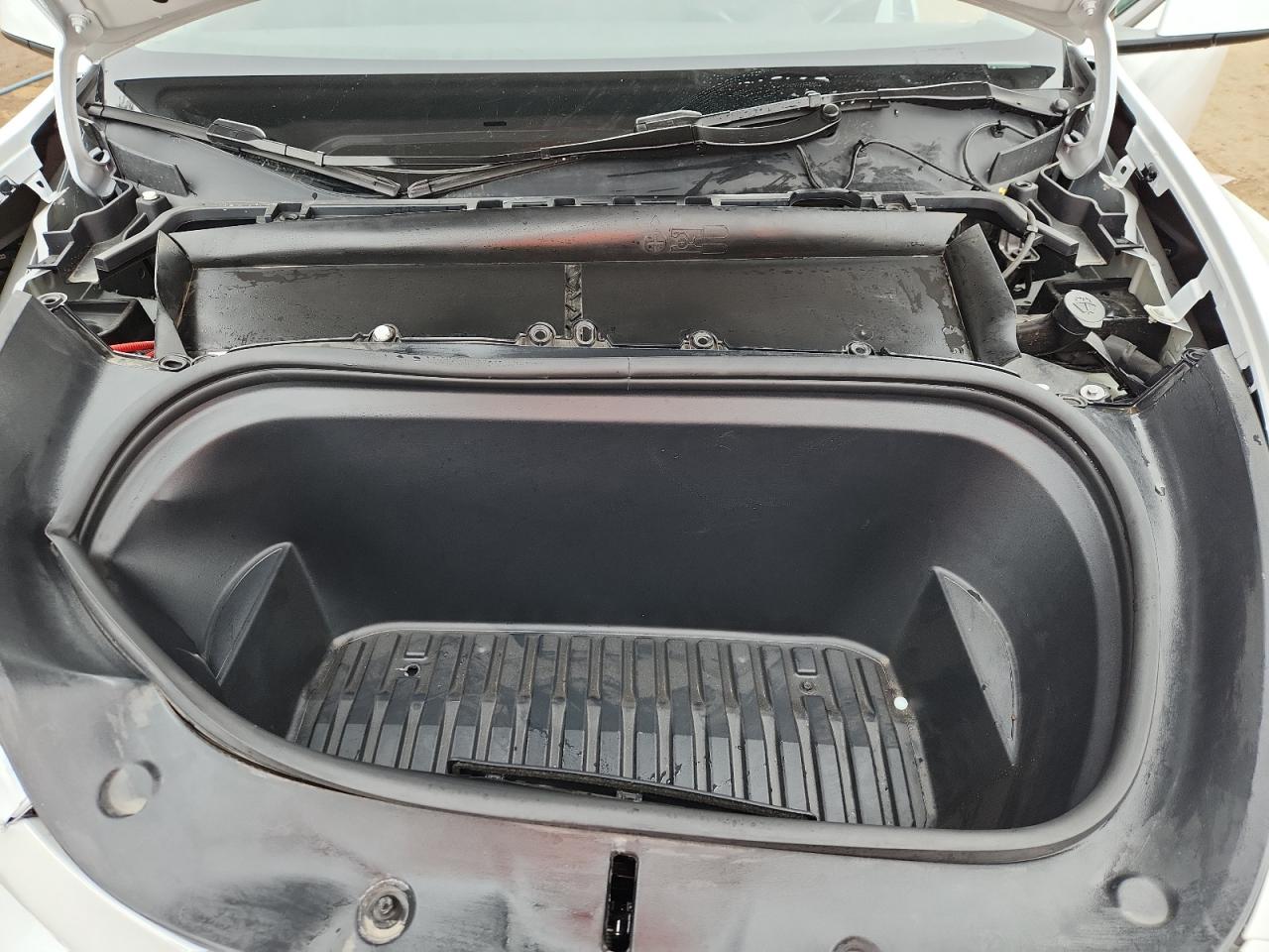 2025 Tesla Model Y VIN: 7SAYGDEF2SF303811 Lot: 93290035