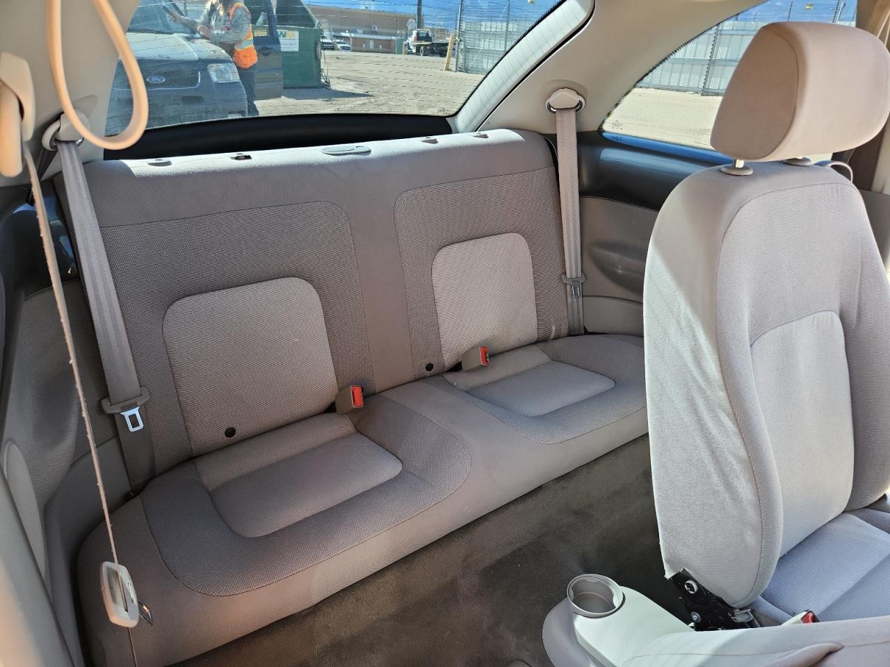 2004 Volkswagen New Beetle Gl VIN: 3VWBK31C24M404740 Lot: 92530925