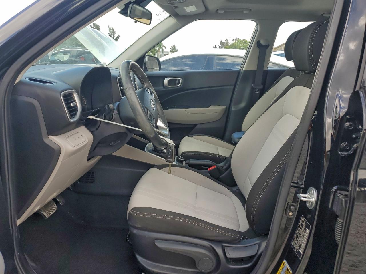 2022 Hyundai Venue Sel VIN: KMHRC8A36NU142466 Lot: 93944375