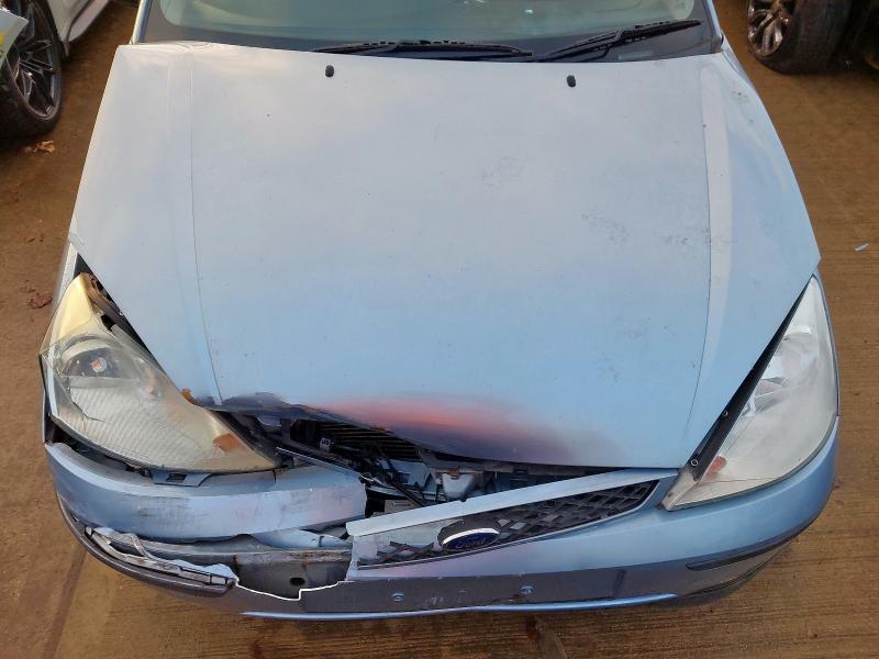 2004 FORD FOCUS 2.0 GHIA 5DR AUTO