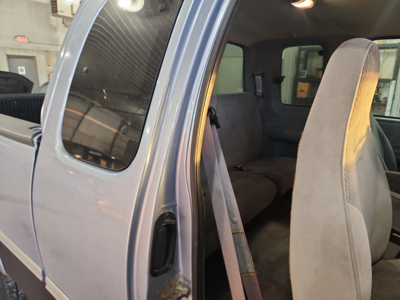 1998 Ford F150 VIN: 1FTZX18WXWKA33179 Lot: 92481935