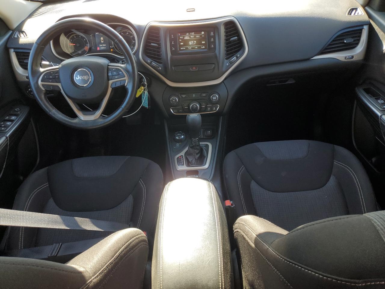 2015 Jeep Cherokee Latitude VIN: 1C4PJMCB8FW513132 Lot: 92515065