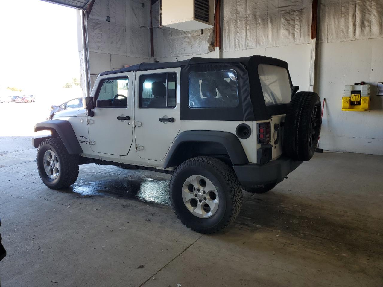 2015 Jeep Wrangler Unlimited Sport white suv flexible 1C4BJWDG8FL611594 photo #3