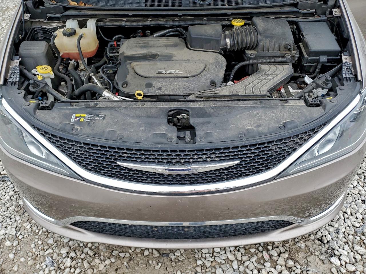 2017 Chrysler Pacifica Limited VIN: 2C4RC1GGXHR656764 Lot: 94243235