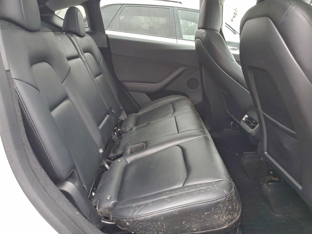 2024 Tesla Model Y VIN: 7SAYGDEF2RA325539 Lot: 92583525