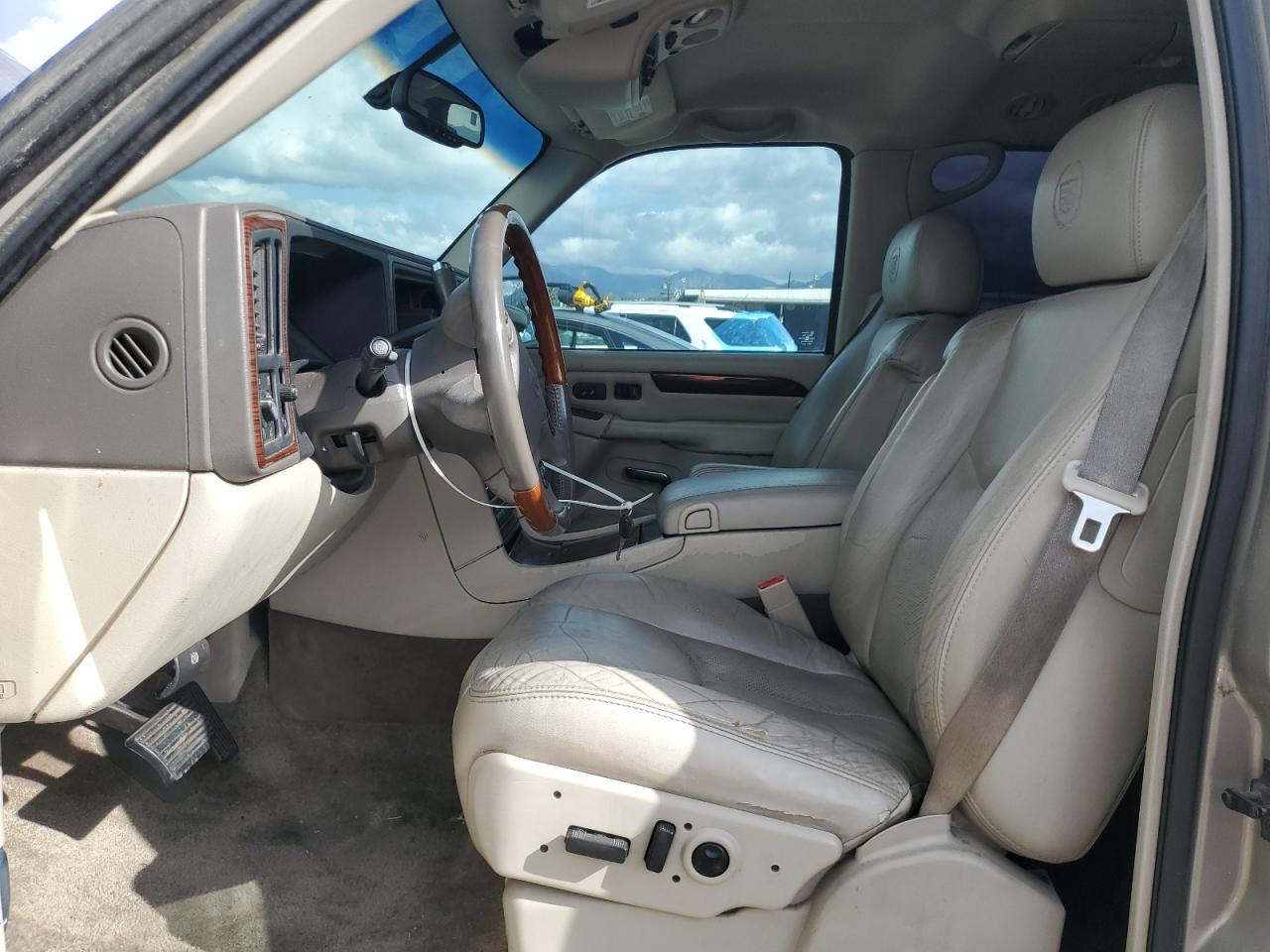2003 Cadillac Escalade Luxury VIN: 1GYEC63T73R310811 Lot: 91702345