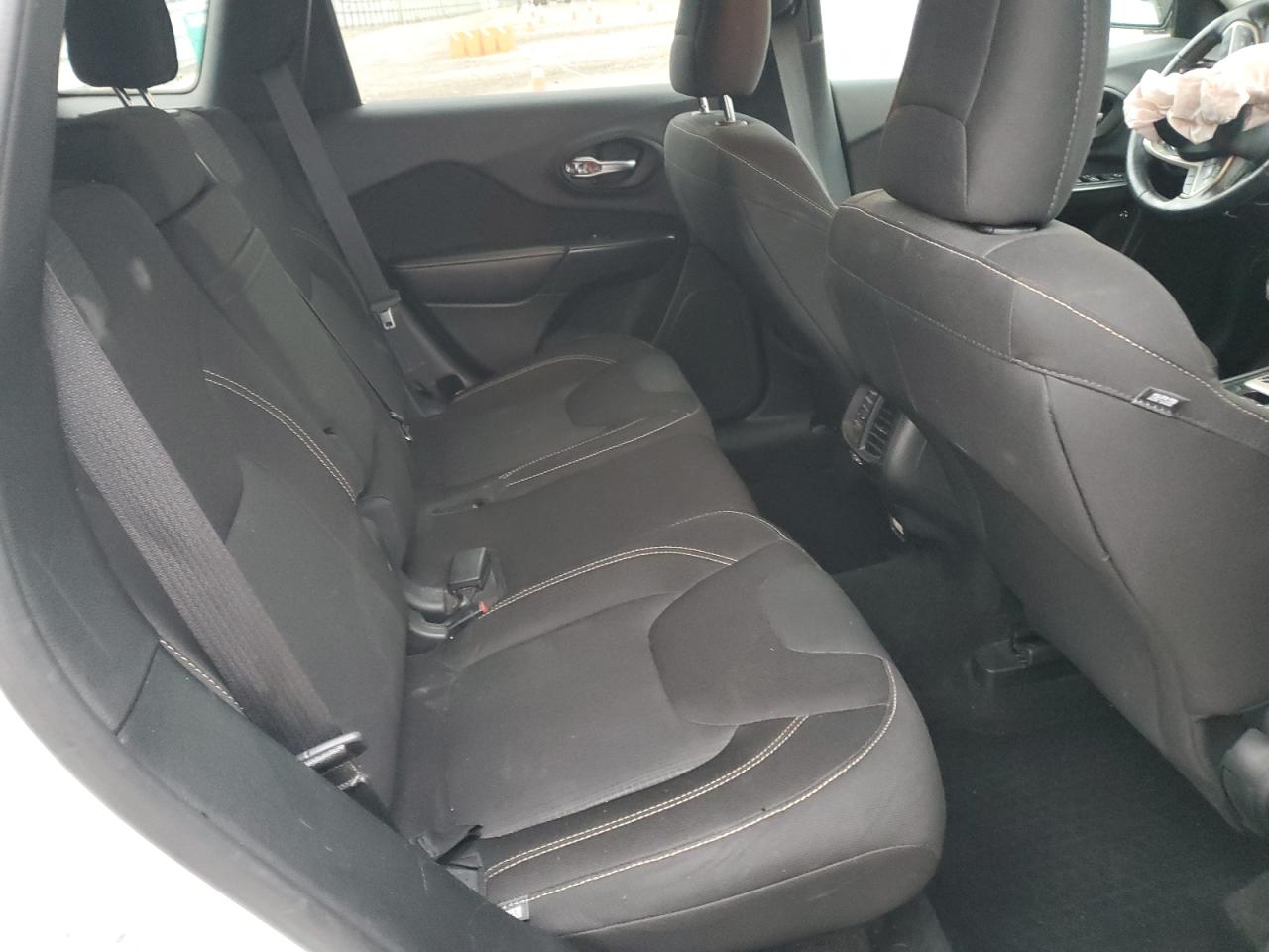 2015 Jeep Cherokee Latitude VIN: 1C4PJLCB2FW782060 Lot: 94315345