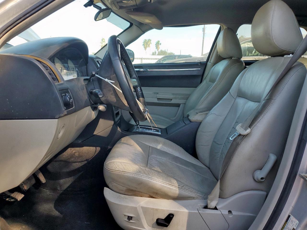 2005 Chrysler 300 Touring VIN: 2C3JA53G65H108802 Lot: 92419265