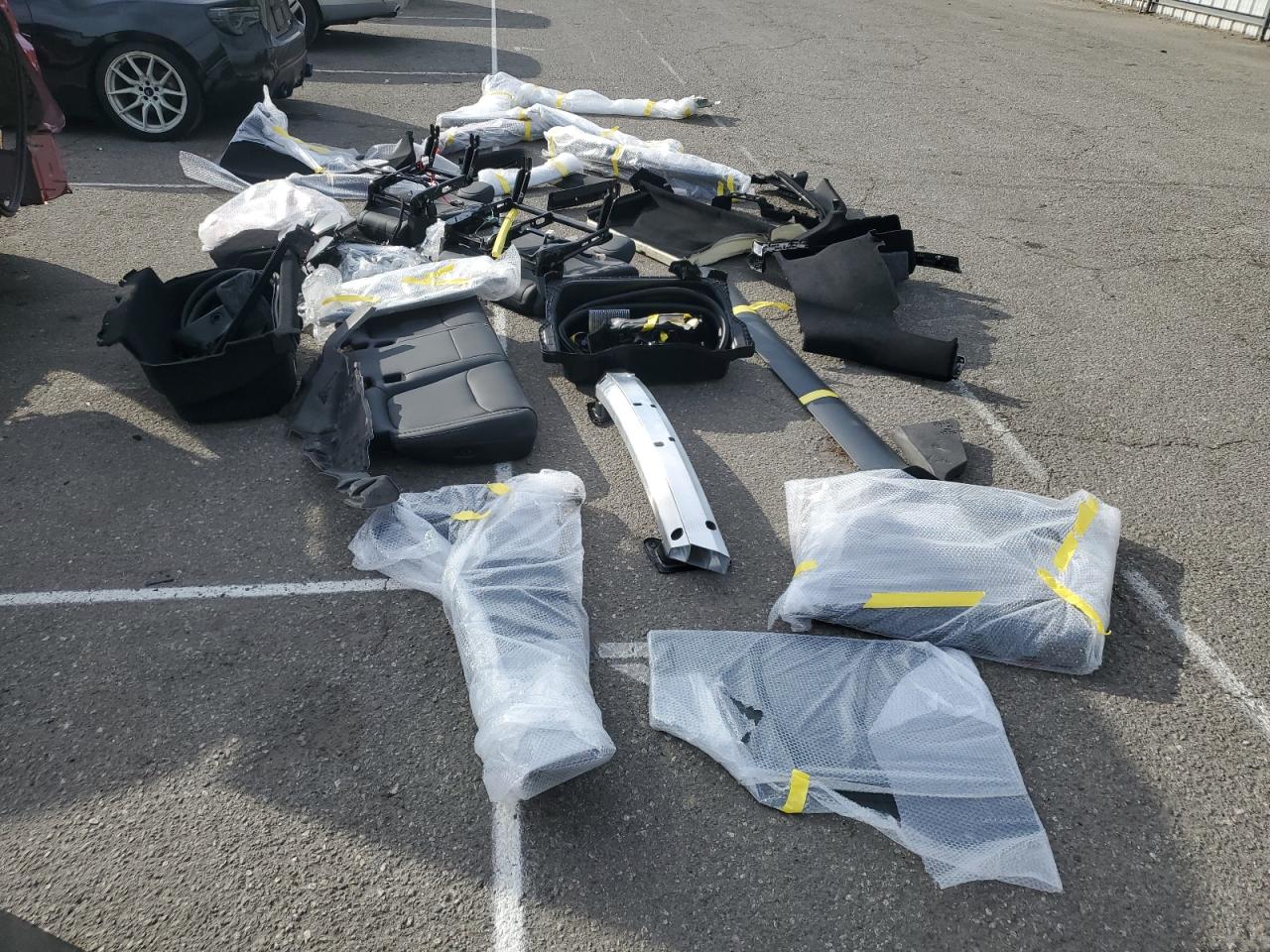 2026 Tesla Model Y VIN: 7SAYGDED1TF415662 Lot: 91021225