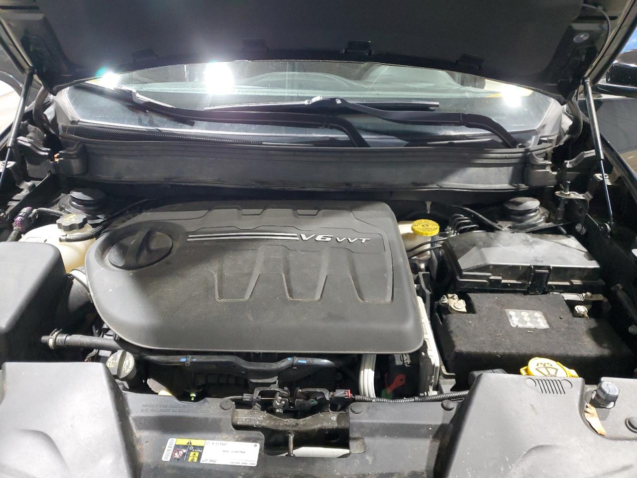 2018 Jeep Cherokee Overland VIN: 1C4PJMJX5JD564865 Lot: 92675105