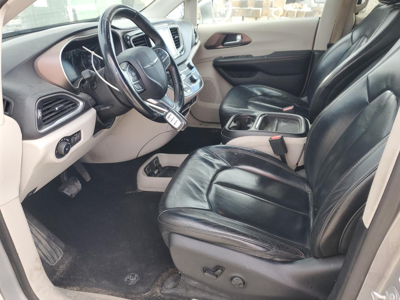 2017 Chrysler Pacifica Touring L VIN: 2C4RC1BGXHR524255 Lot: 92245865