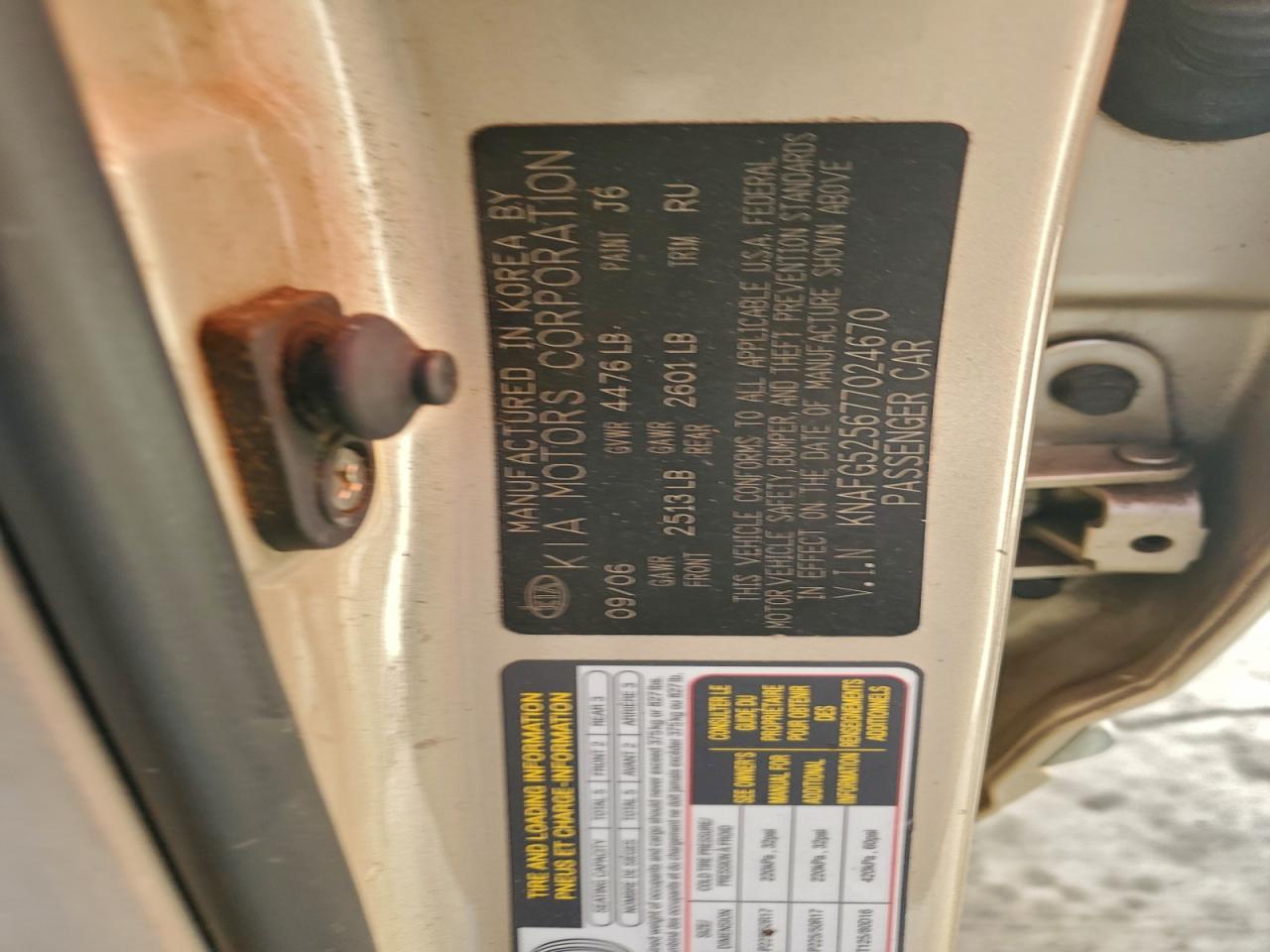 2007 Kia Rondo Base VIN: KNAFG525677024670 Lot: 94335895