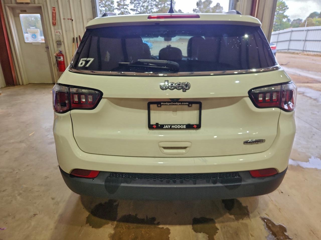 2019 Jeep Compass Latitude VIN: 3C4NJCBBXKT692907 Lot: 94174175