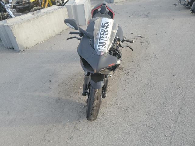 2025 DUCATI PANIGALE V2  