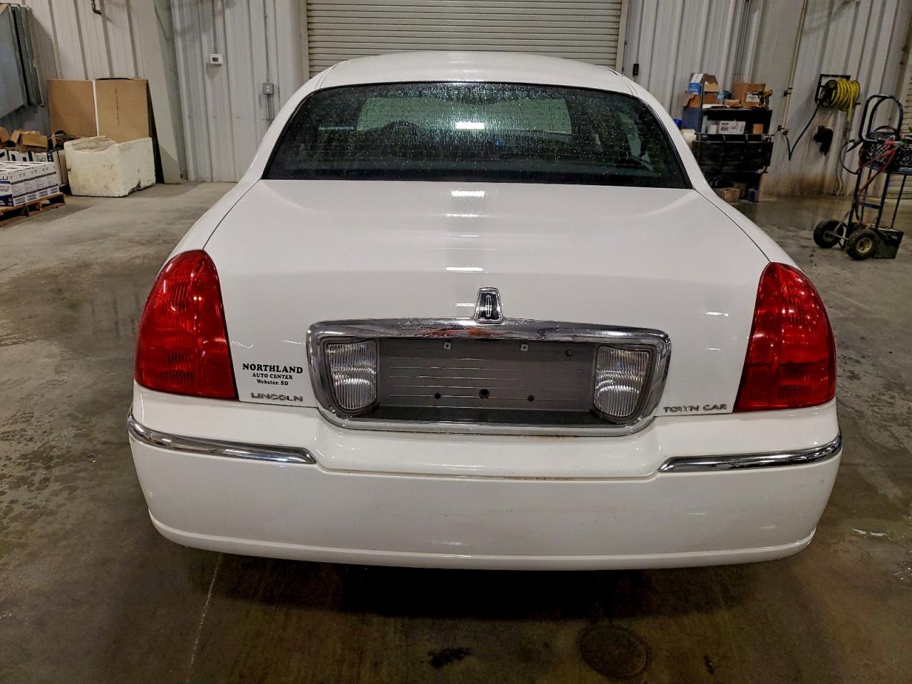 2011 Lincoln Town Car Signature Limited VIN: 2LNBL8CV7BX753398 Lot: 94252055