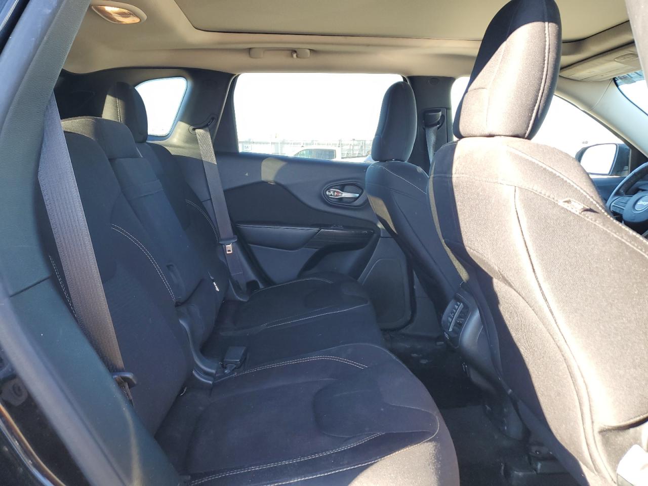 2015 Jeep Cherokee Latitude VIN: 1C4PJMCS7FW541424 Lot: 90412715