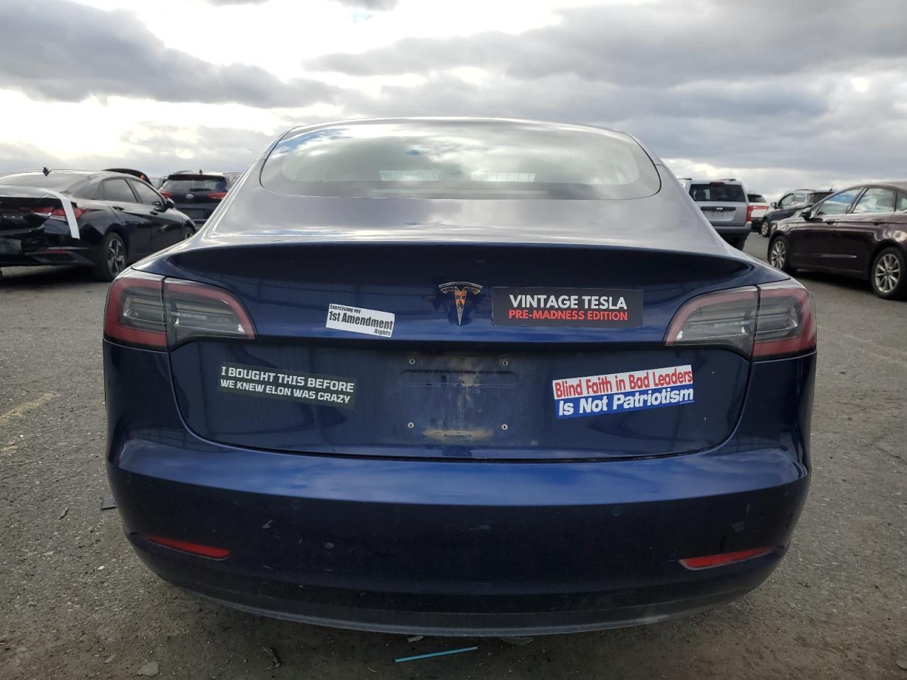 2018 Tesla Model 3 VIN: 5YJ3E1EB0JF063987 Lot: 92831625