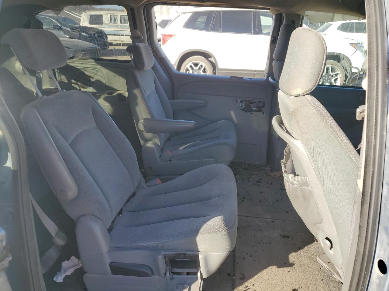 2005 Chrysler Town & Country Lx VIN: 2C4GP44R45R592929 Lot: 92272585