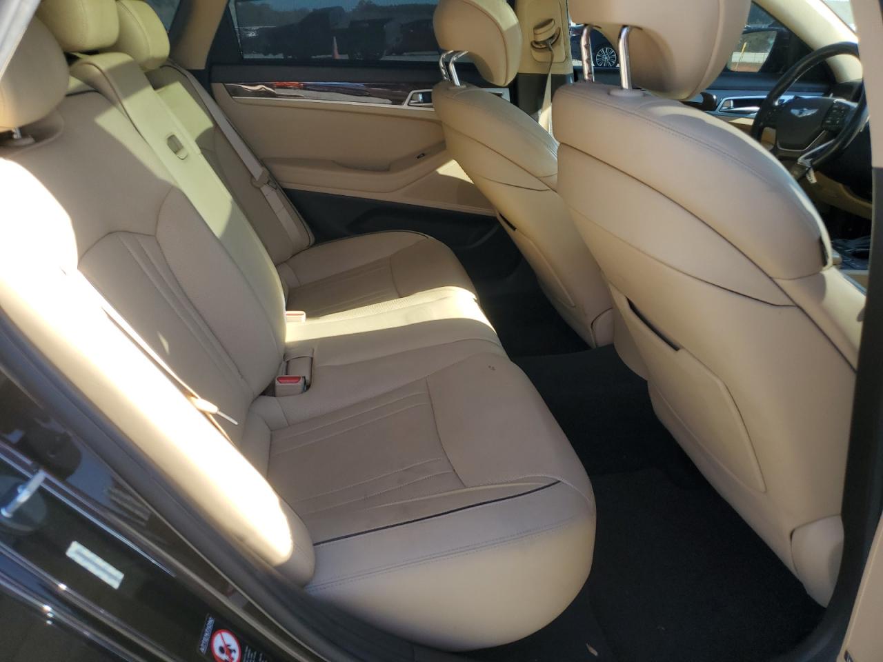 2015 Hyundai Genesis 3.8L VIN: KMHGN4JE2FU015274 Lot: 91683275