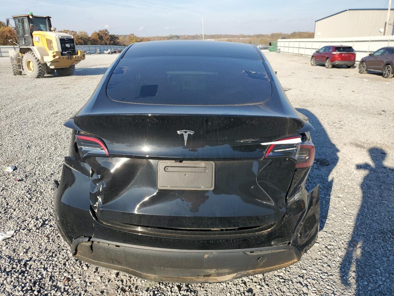 2025 Tesla Model Y VIN: 7SAYGDED8SA340678 Lot: 92060545