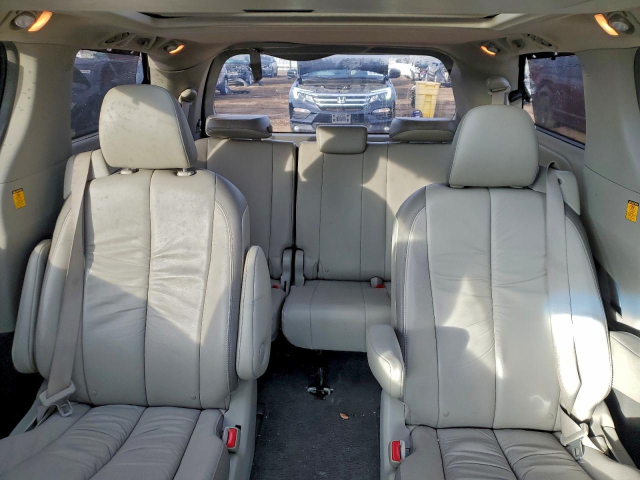 2011 Toyota Sienna Xle VIN: 5TDYK3DC4BS021419 Lot: 94089845