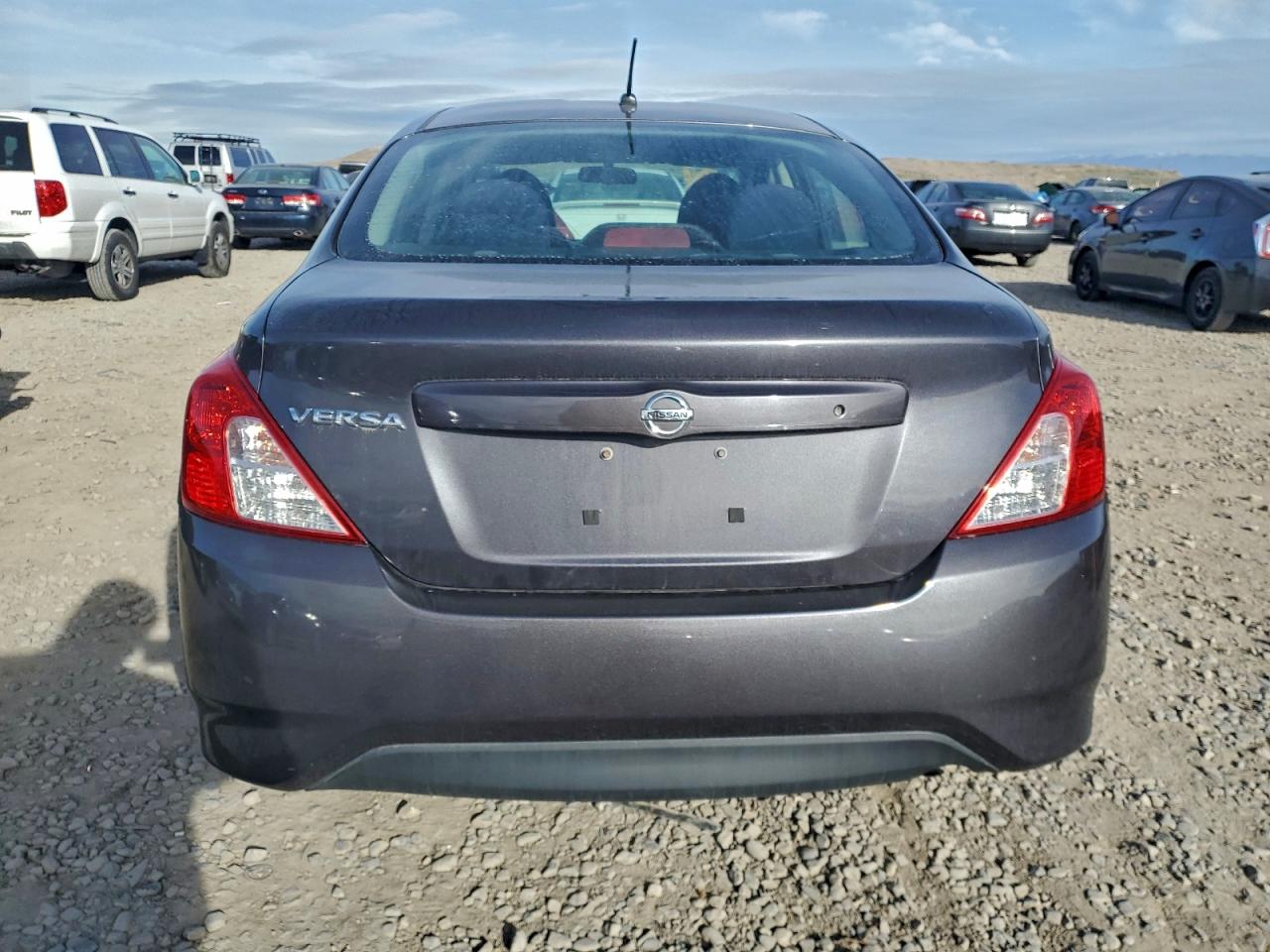 2015 Nissan Versa S VIN: 3N1CN7AP6FL822304 Lot: 94724135