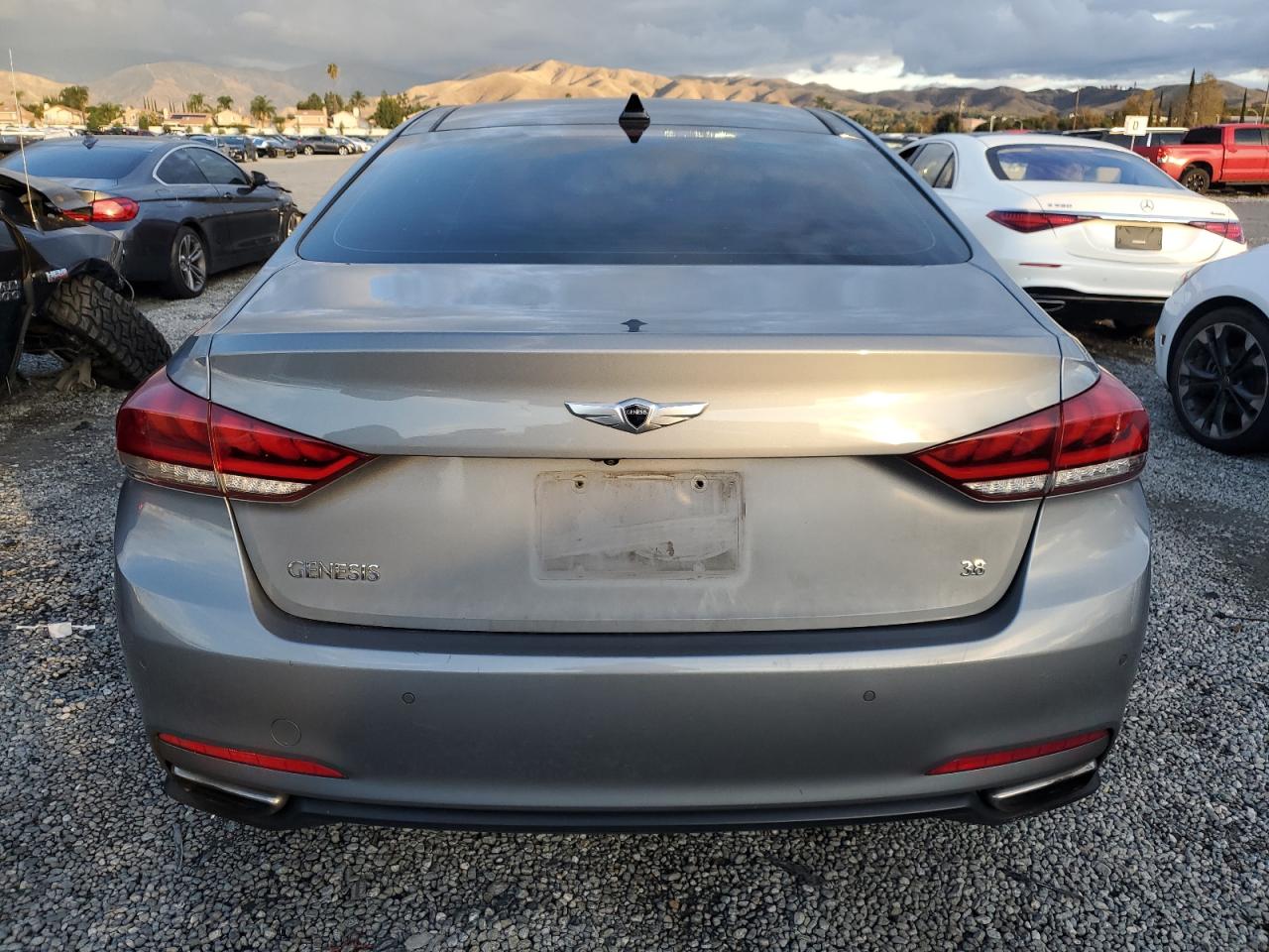2015 Hyundai Genesis 3.8L VIN: KMHGN4JE2FU061770 Lot: 93360125
