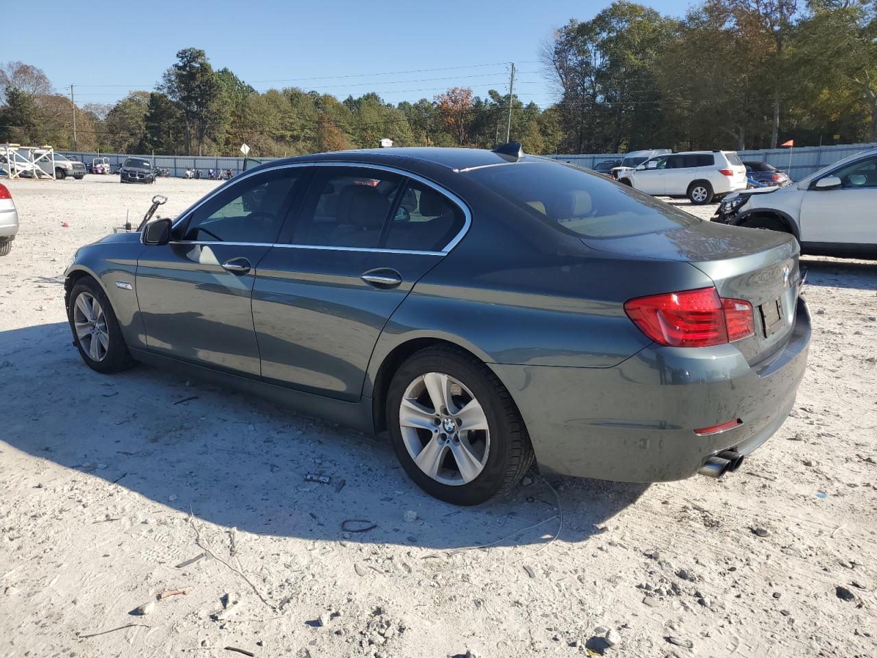 Фото: WBAXG5C52CDY29435