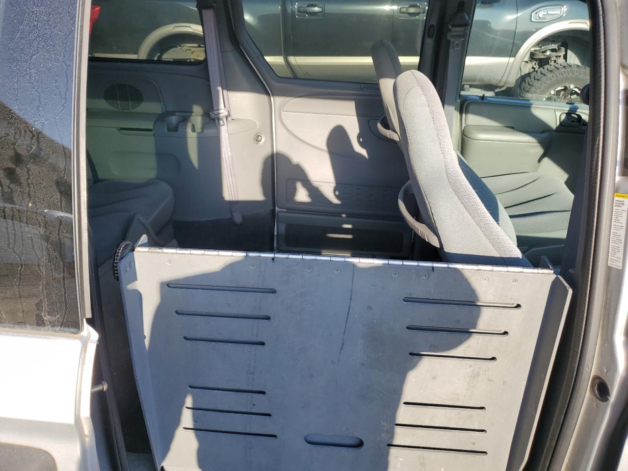 2004 Dodge Grand Caravan Se VIN: 1D4GP24R44B596385 Lot: 91234295