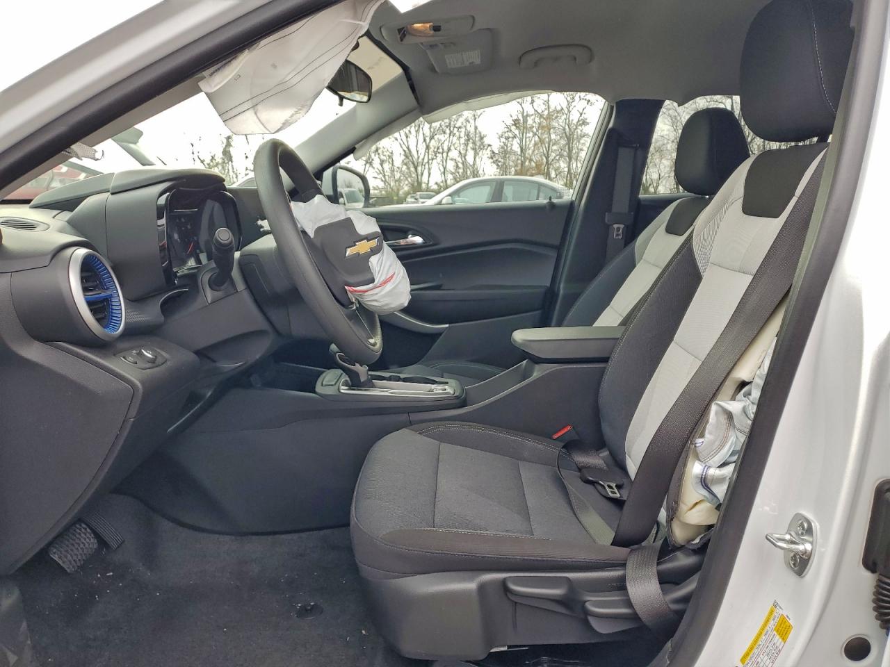 2025 Chevrolet Trax Ls VIN: KL77LFEP2SC235822 Lot: 94116135