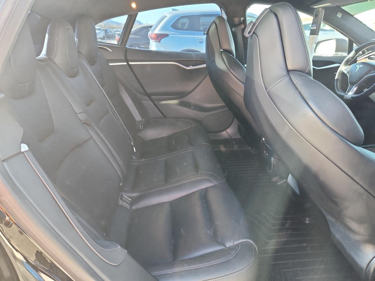 2017 Tesla Model S VIN: 5YJSA1E22HF233073 Lot: 92024465