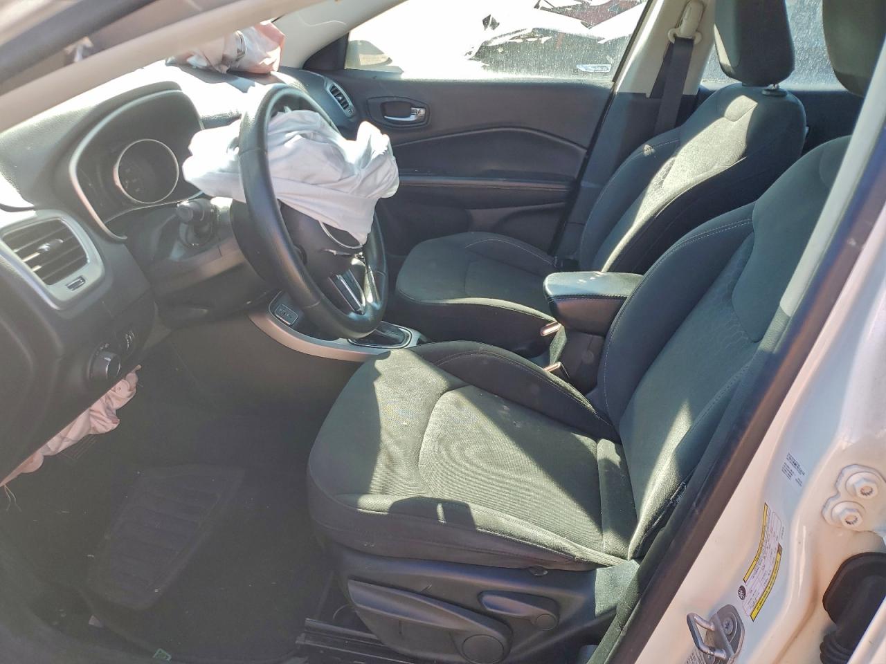 2018 Jeep Compass Sport VIN: 3C4NJCAB2JT151673 Lot: 94375365