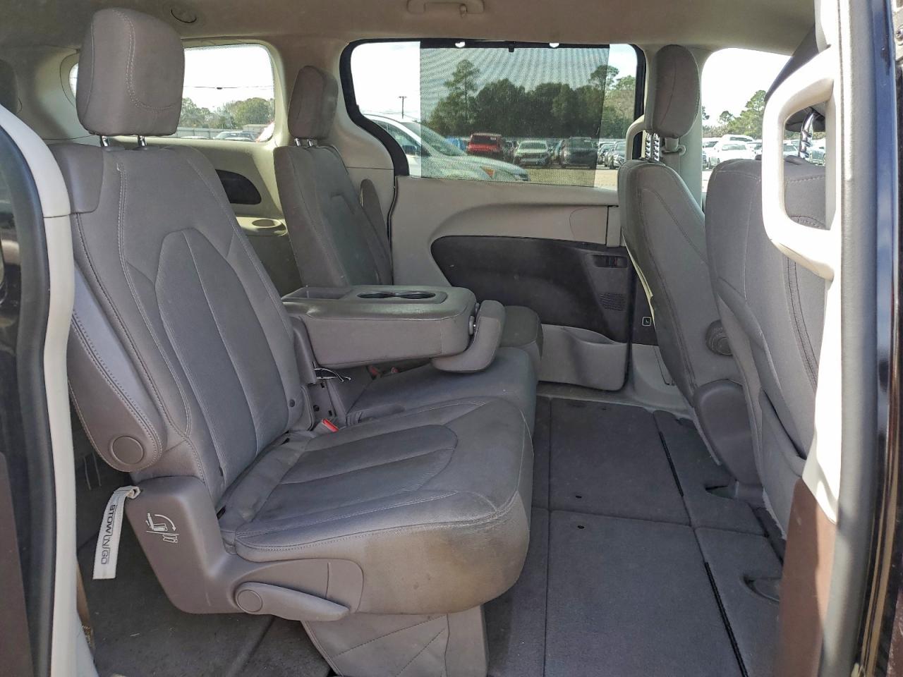 2019 Chrysler Pacifica Touring Plus VIN: 2C4RC1FG9KR605037 Lot: 93906825