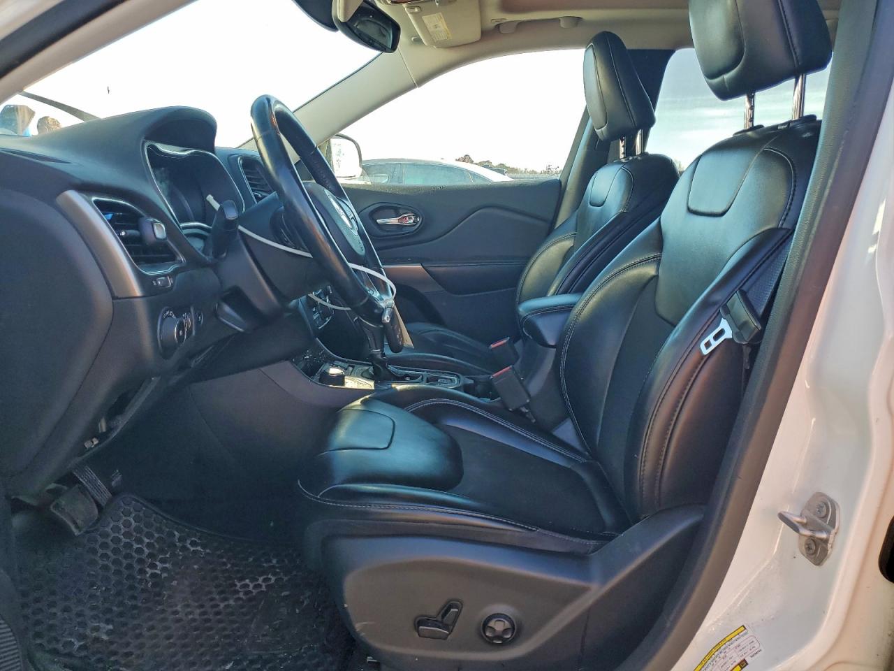 2019 Jeep Cherokee Latitude Plus VIN: 1C4PJMLBXKD288265 Lot: 93390295