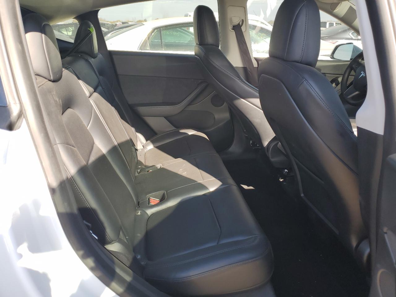 2022 Tesla Model Y VIN: 7SAYGDEE0NF385713 Lot: 90443615