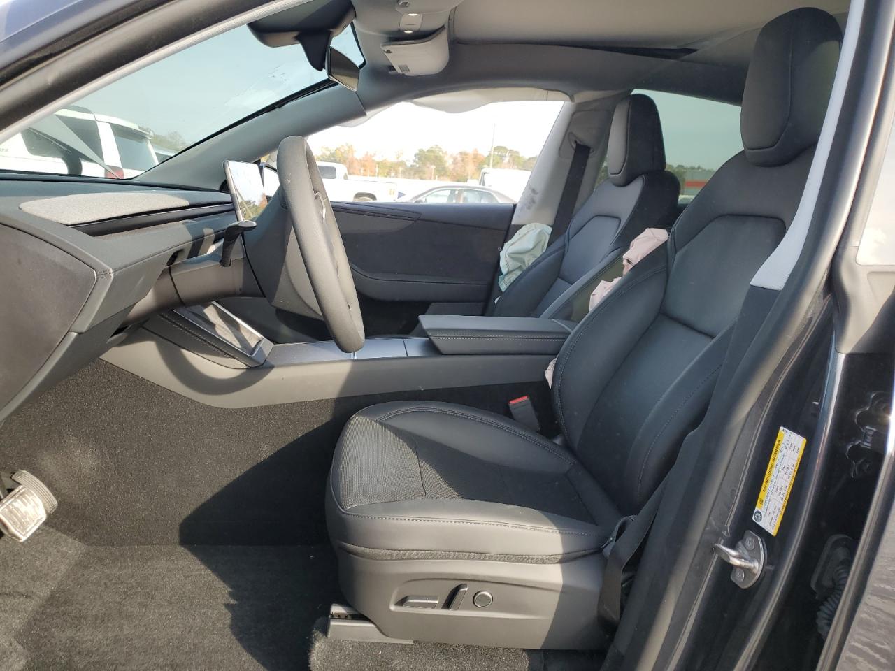 2026 Tesla Model Y VIN: 7SAYGDED8TA467206 Lot: 93650155