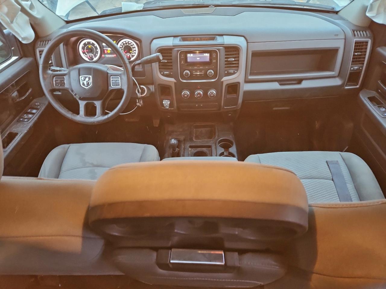 2018 Ram 2500 St VIN: 3C6TR5HT6JG313993 Lot: 92411315