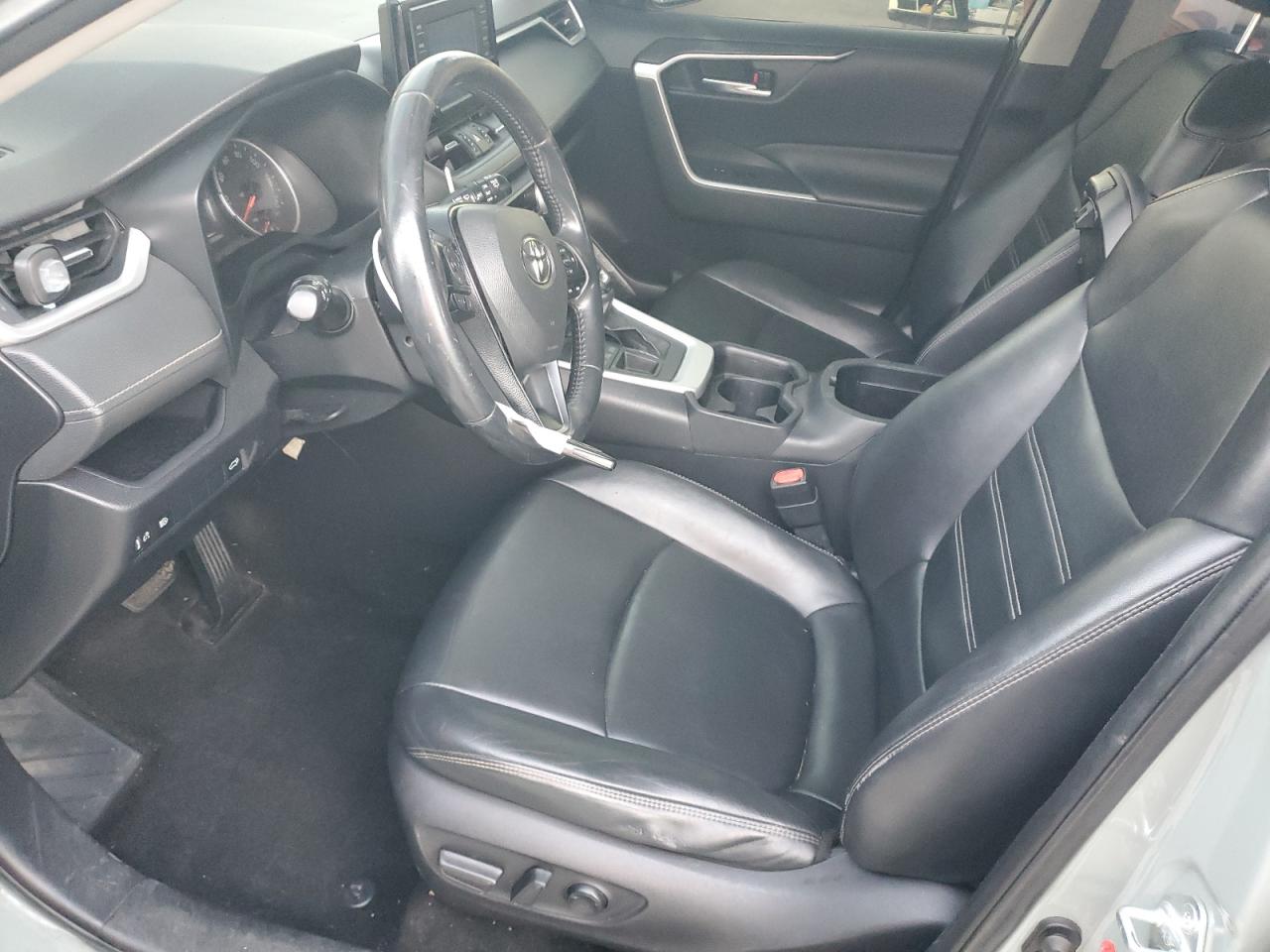 2019 Toyota Rav4 Xle Premium VIN: JTMA1RFV5KD015517 Lot: 91439225