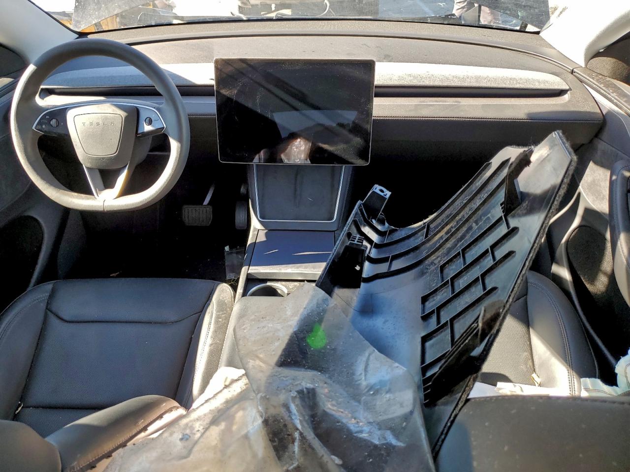 2026 Tesla Model Y VIN: 7SAYGDEE5TF366054 Lot: 92827595