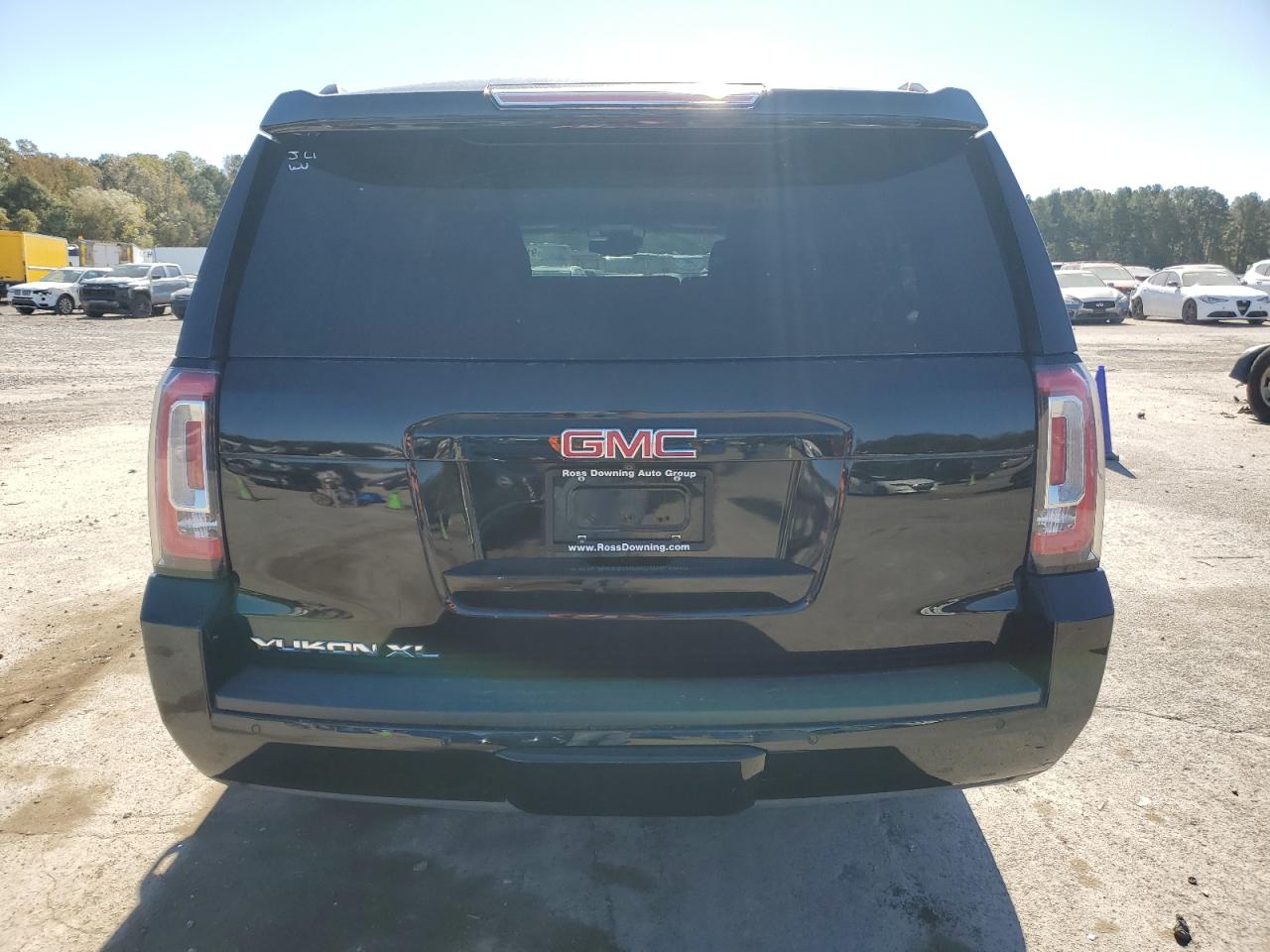 2018 GMC Yukon Xl C1500 Slt VIN: 1GKS1GKC7JR323789 Lot: 91781545