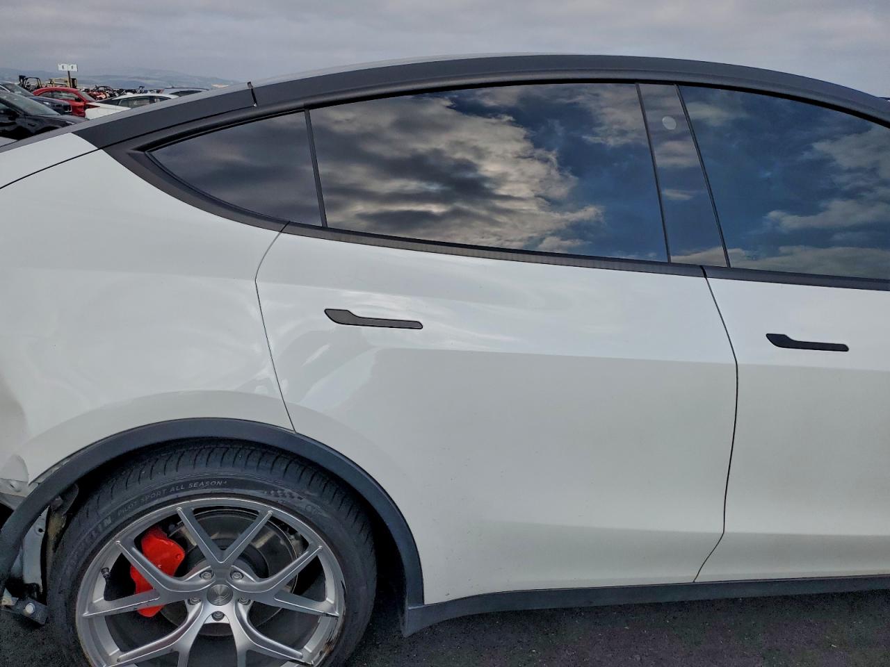 2022 Tesla Model Y VIN: 7SAYGDEF3NF366341 Lot: 94702815