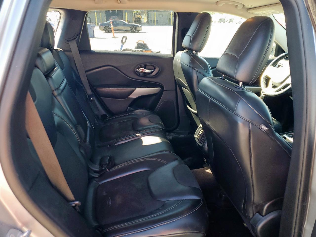 2018 Jeep Cherokee Latitude Plus VIN: 1C4PJLLB8JD518698 Lot: 91766905