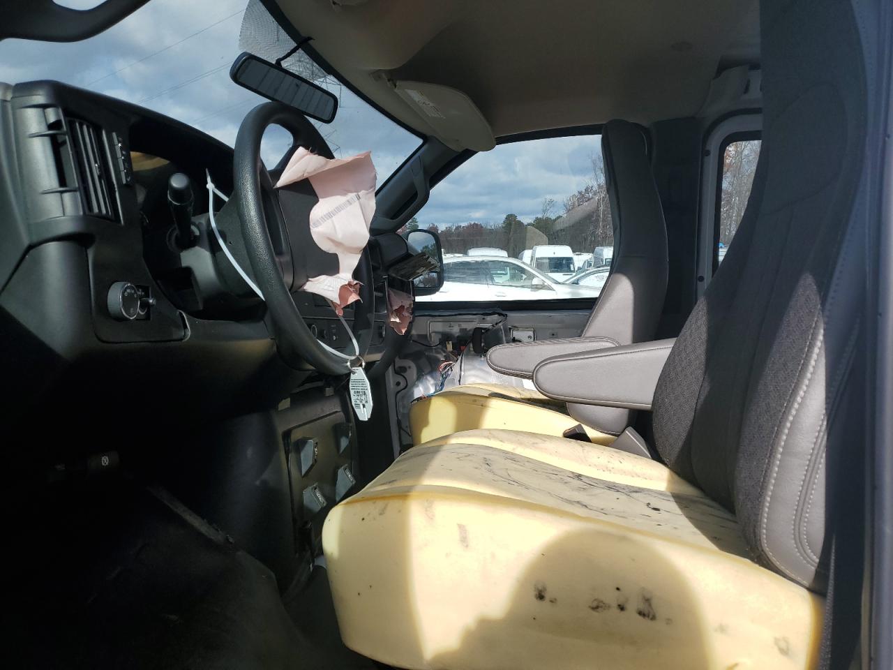 2024 Chevrolet Express G2500 VIN: 1GCWGAFP9R1217523 Lot: 91939175