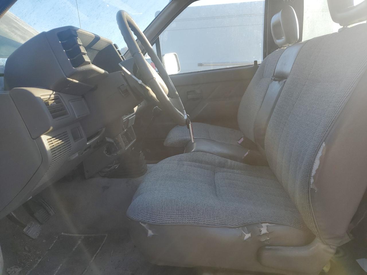 1991 Isuzu Conventional Short Bed VIN: JAACL11L7M7205001 Lot: 92355185