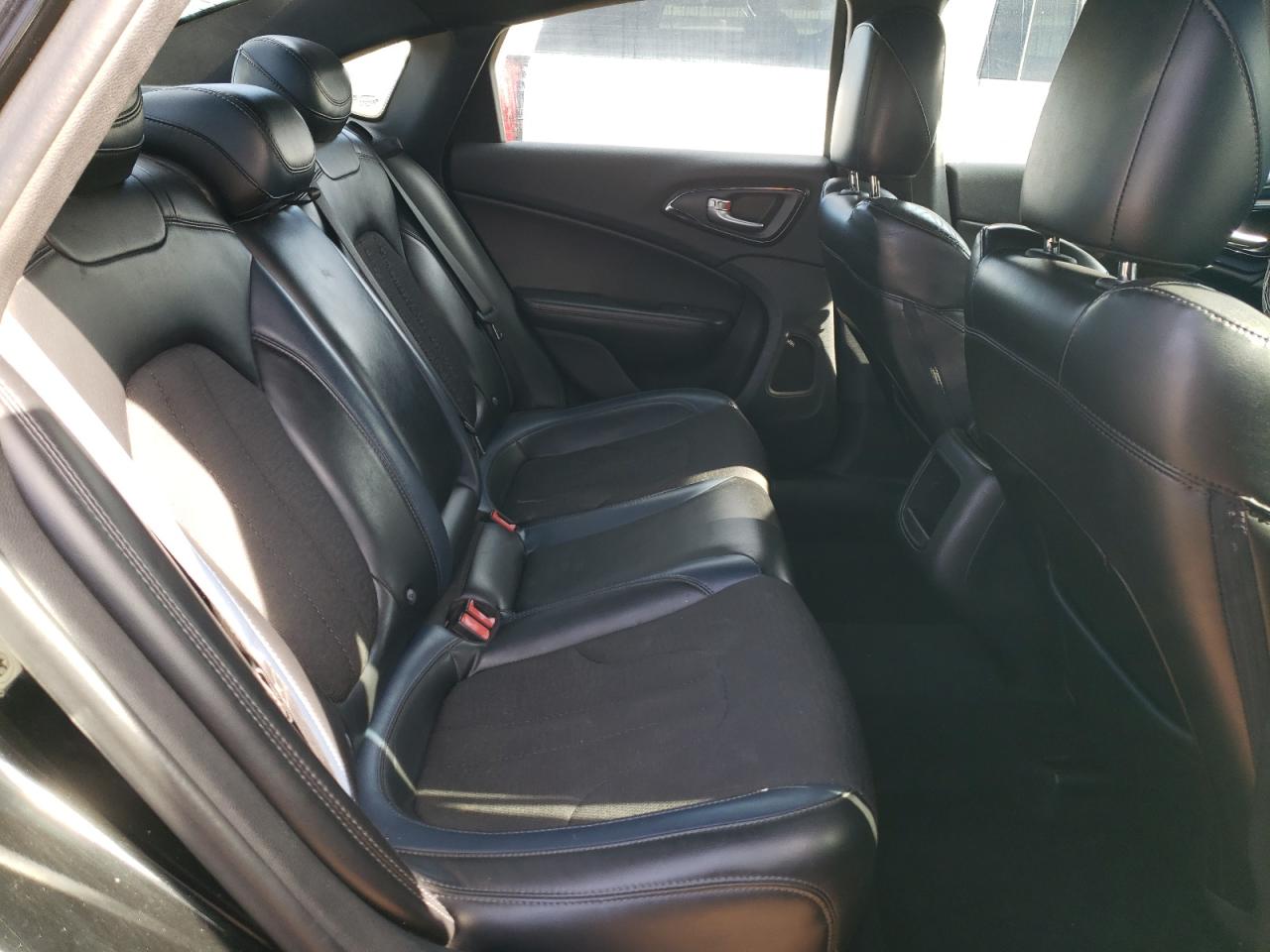 2015 Chrysler 200 S VIN: 1C3CCCBBXFN625445 Lot: 92568055